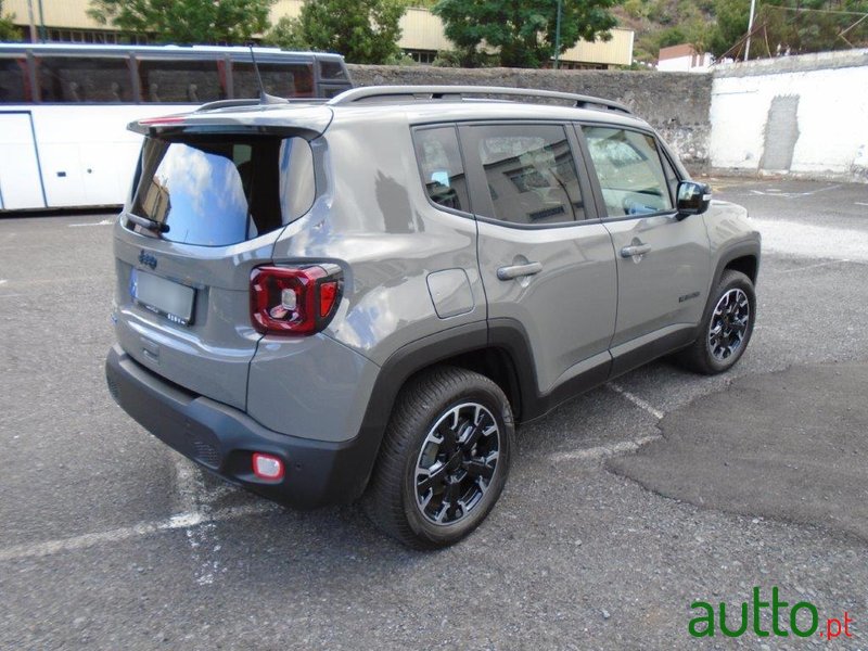 2023' Jeep Renegade photo #6