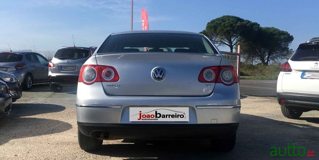2007' Volkswagen Passat photo #2