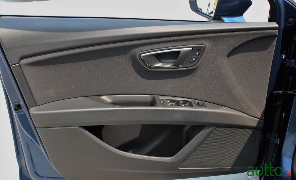 2015' SEAT Leon St photo #5