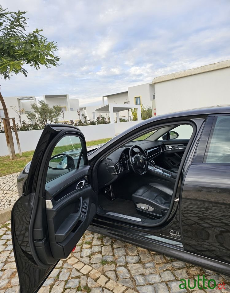 2011' Porsche Panamera 4 Pdk photo #6