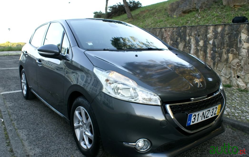 2013' Peugeot 208 photo #3