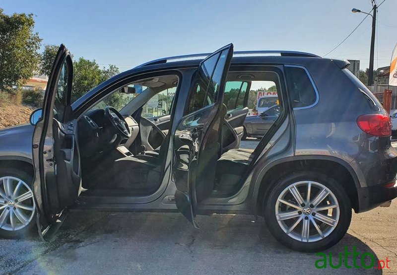 2014' Volkswagen Tiguan photo #2