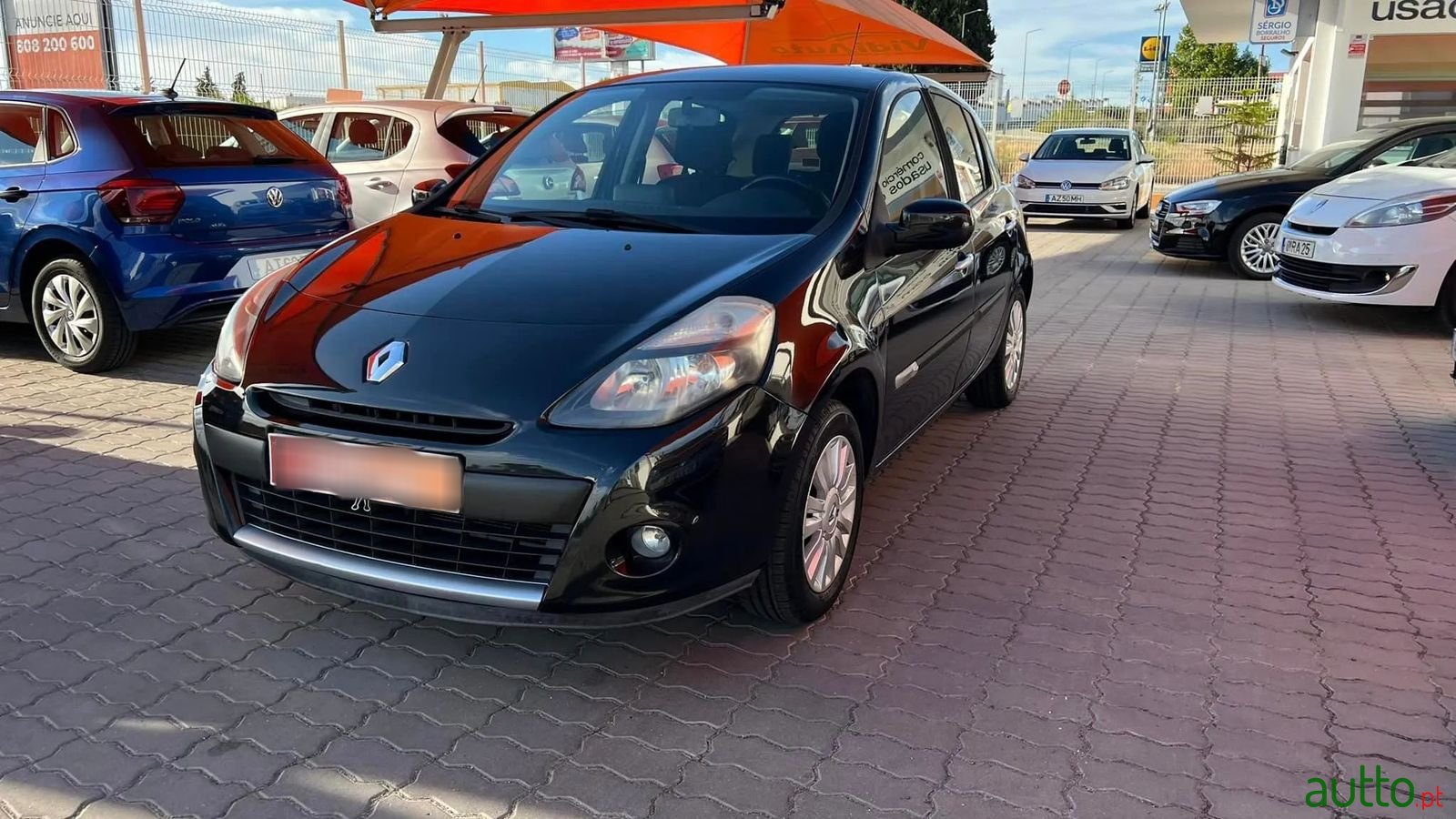 2009' Renault Clio photo #4