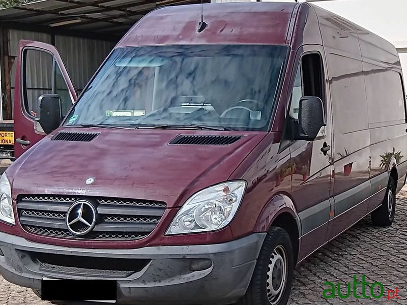 2011' Mercedes-Benz Sprinter photo #2