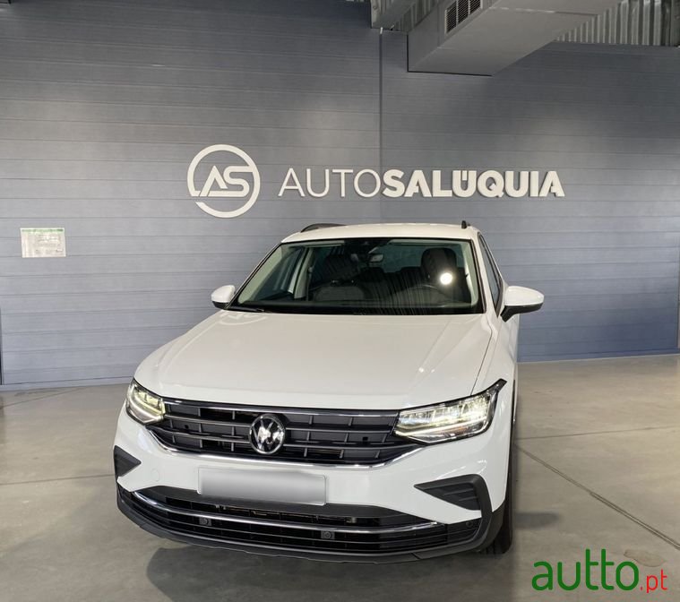 2022' Volkswagen Tiguan photo #1