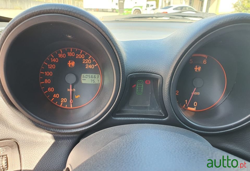 2001' Alfa Romeo 156 photo #6