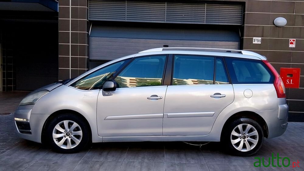 2012' Citroen C4 Grand Picasso photo #2