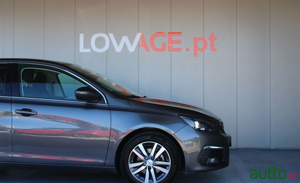 2020' Peugeot 308 photo #6