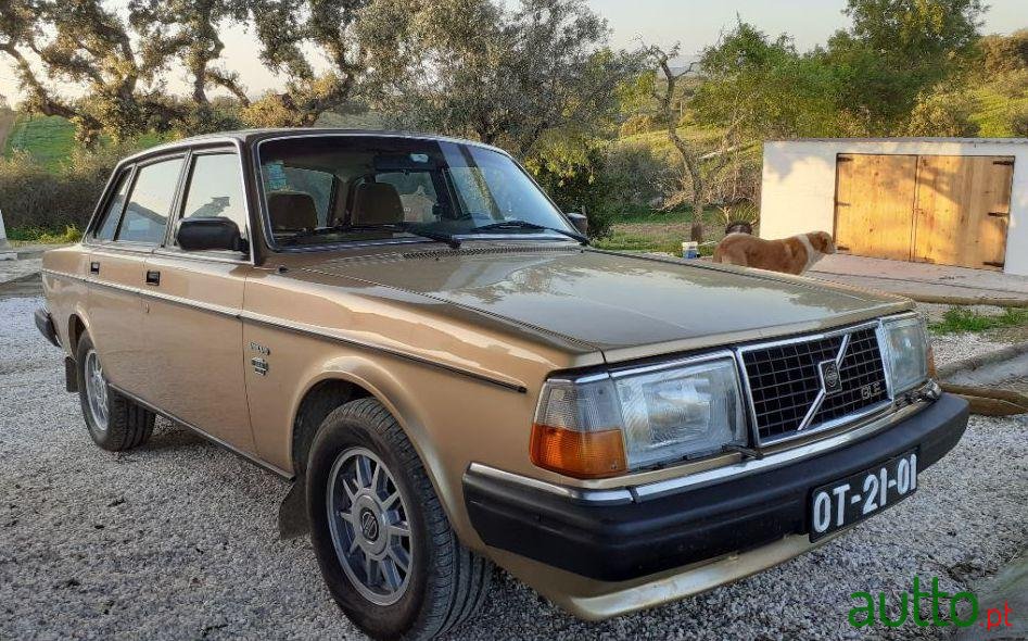1982' Volvo 244 photo #1