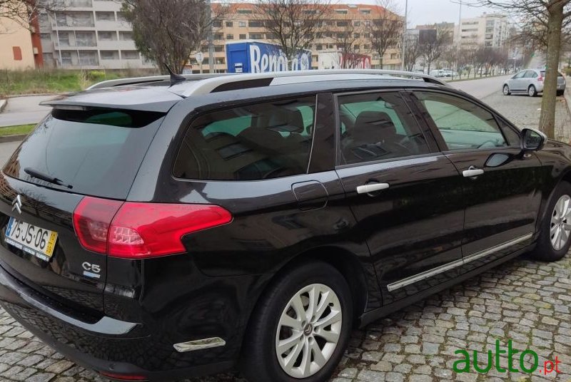 2010' Citroen C5 Tourer photo #6