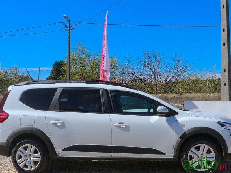 2023' Dacia Jogger photo #3