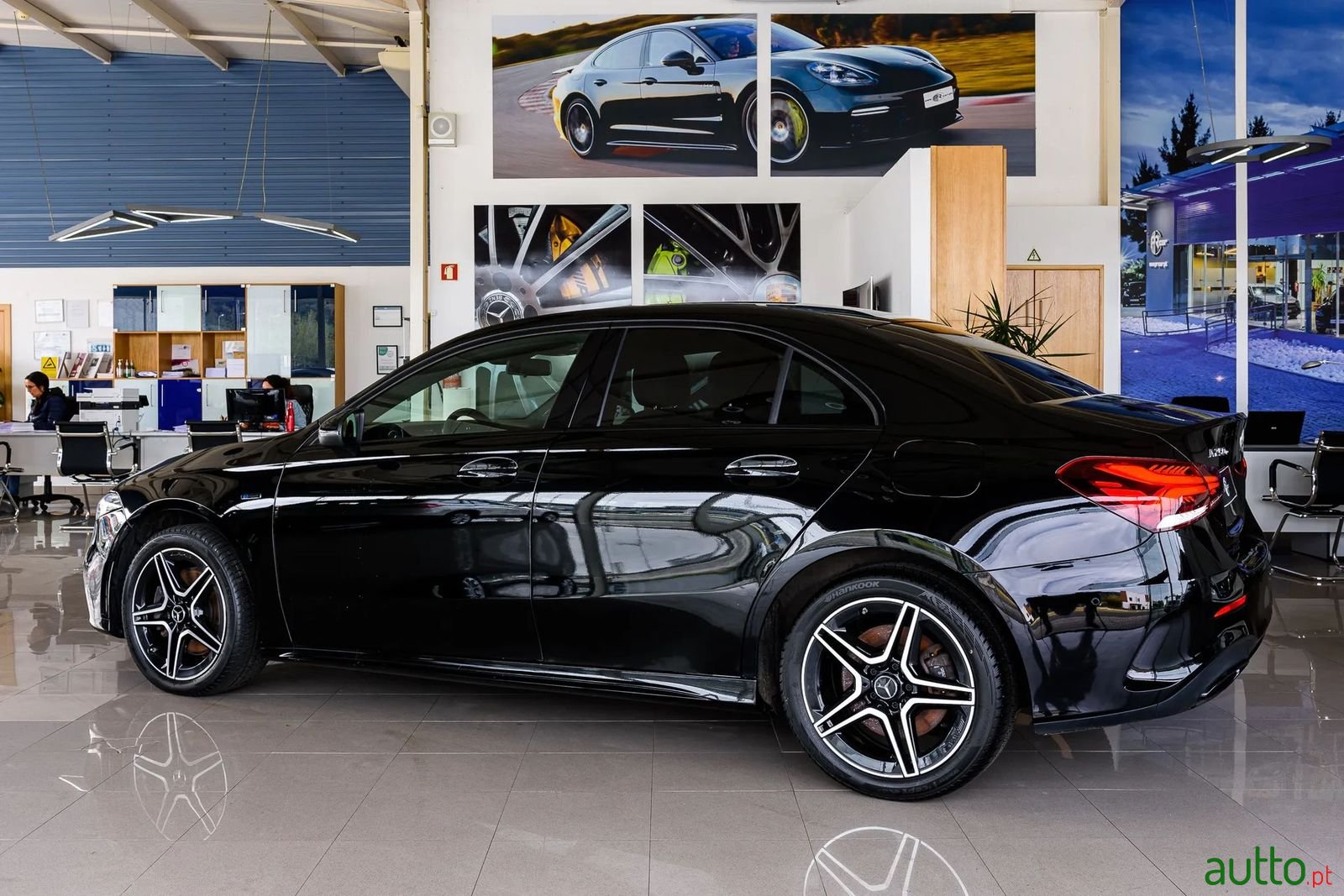 2021' Mercedes-Benz A-250 Limousine photo #3