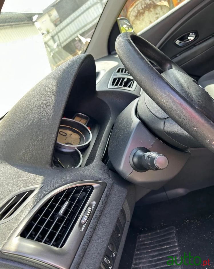 2014' Renault Megane photo #6