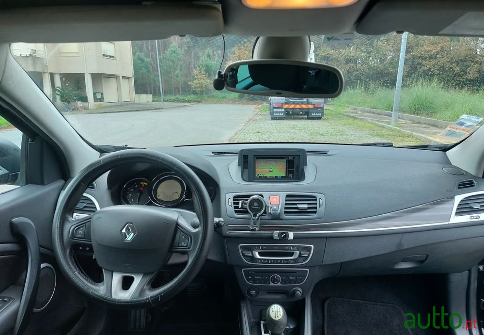 2011' Renault Mégane Sport Tourer photo #4