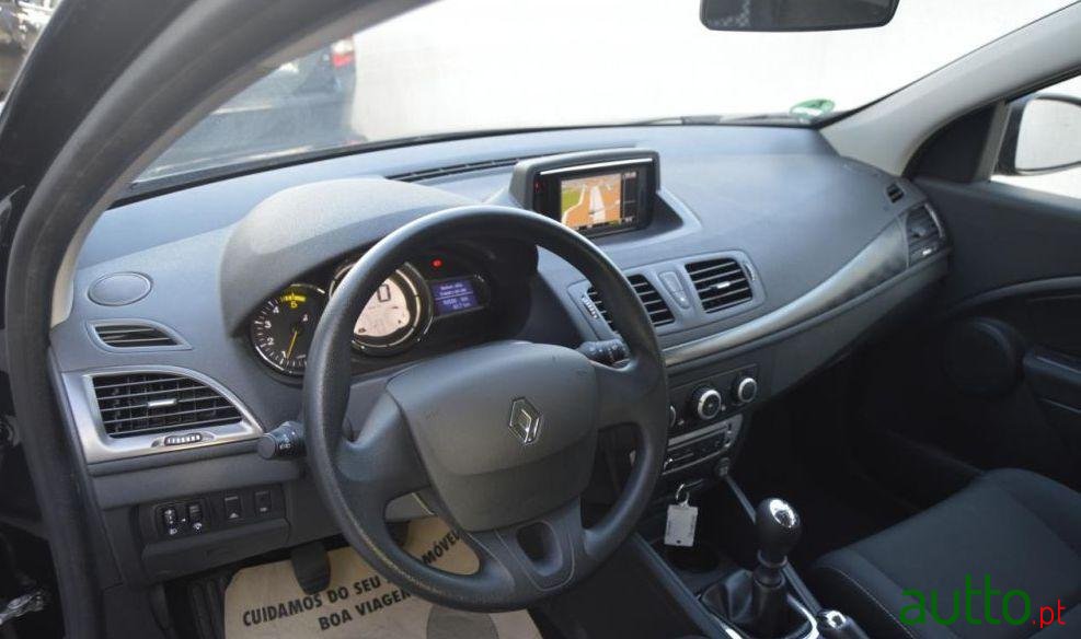 2013' Renault Megane Sport Tourer photo #2