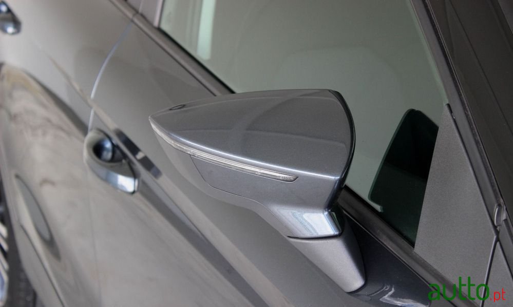 2023' SEAT Arona 1.0 Tsi Style photo #4