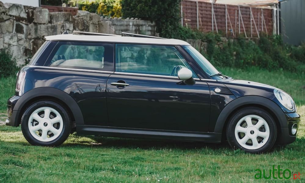 2008' MINI One 3 Portas photo #5