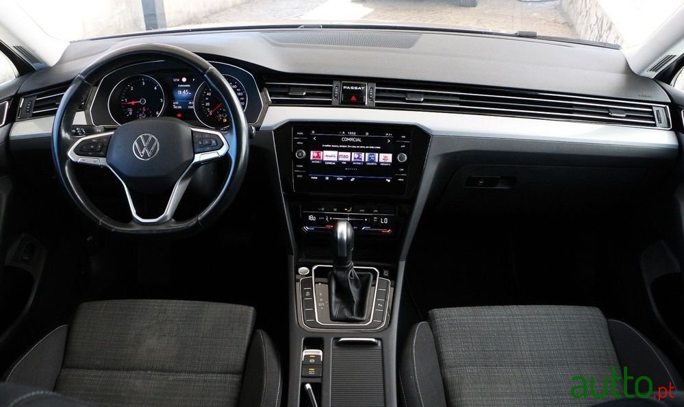 2021' Volkswagen Passat Variant photo #4