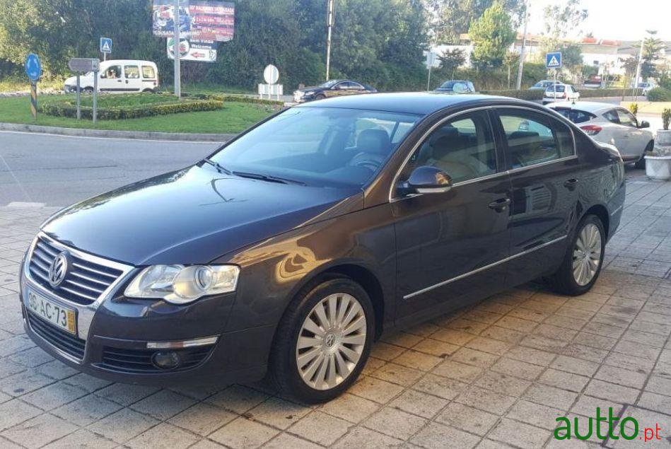 2005' Volkswagen Passat photo #2