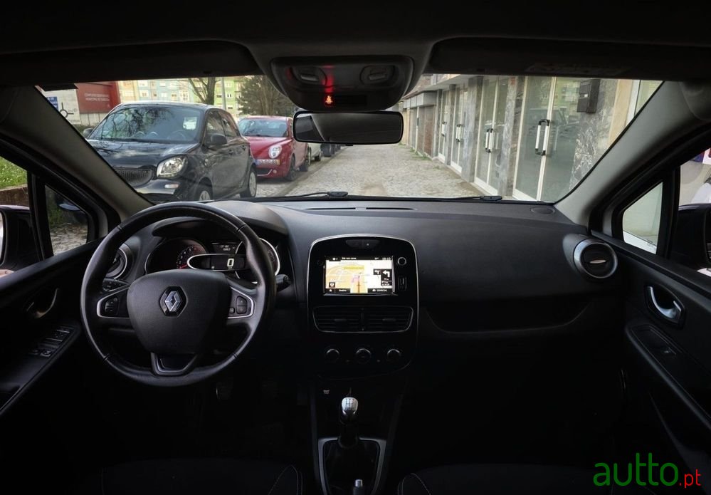 2017' Renault Clio Sport Tourer photo #5