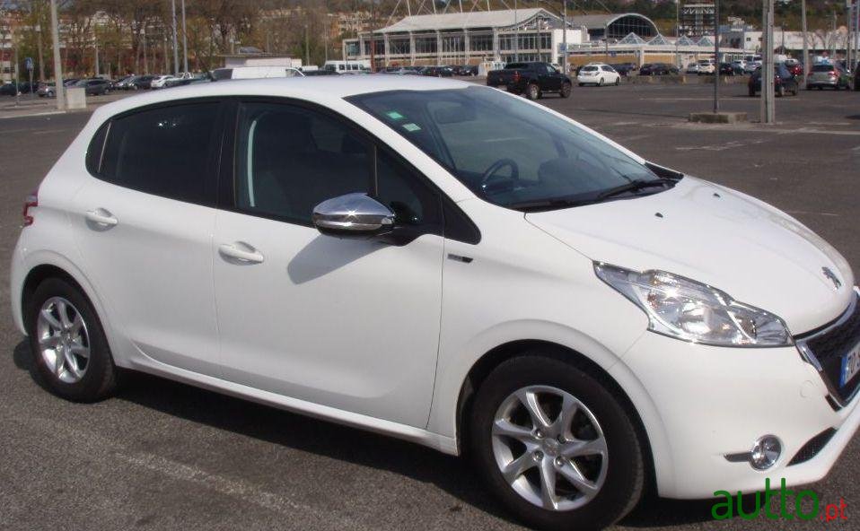 2014' Peugeot 208 Style photo #1