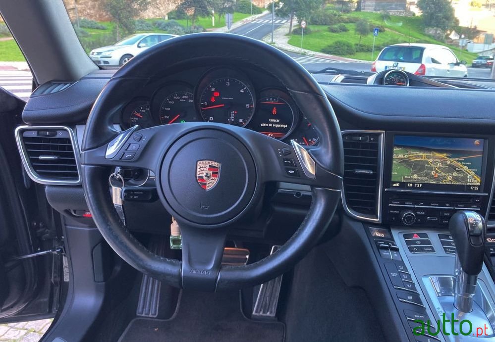 2013' Porsche Panamera Platinum Edition photo #4