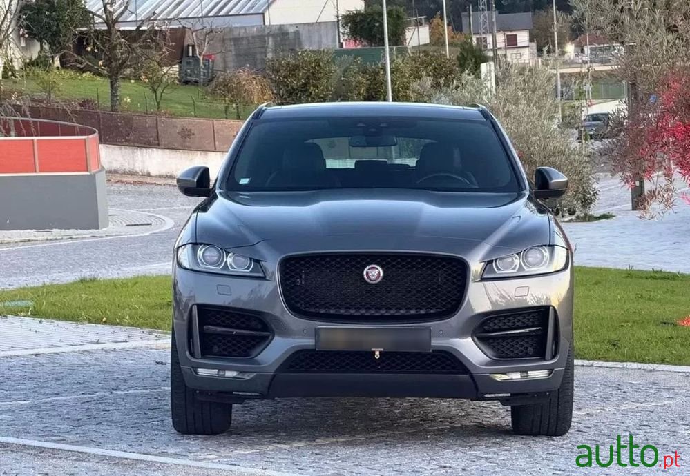2016' Jaguar F-Pace photo #2