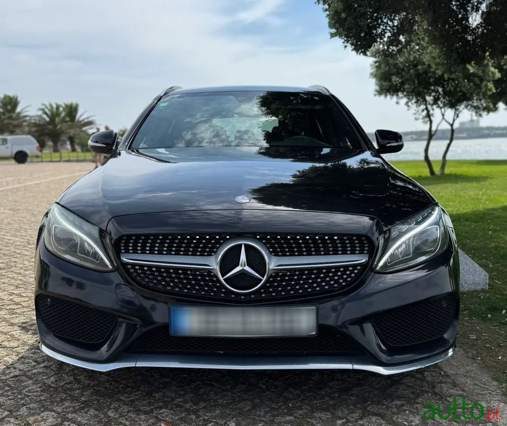 2015' Mercedes-Benz Classe C photo #1