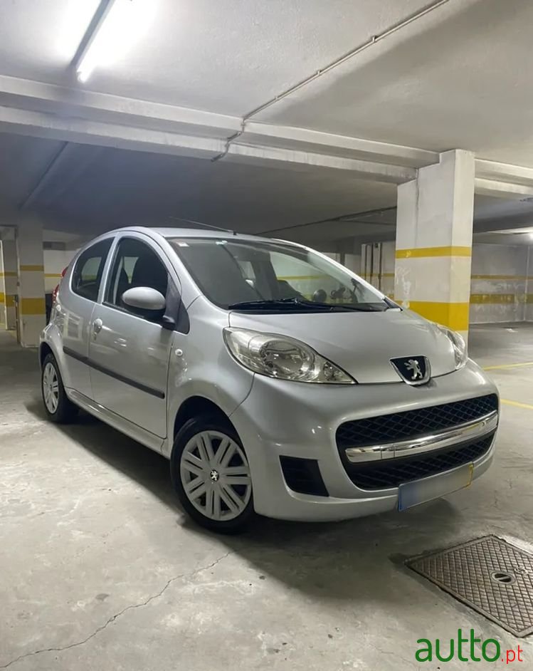 2009' Peugeot 107 1.0 Urban photo #1