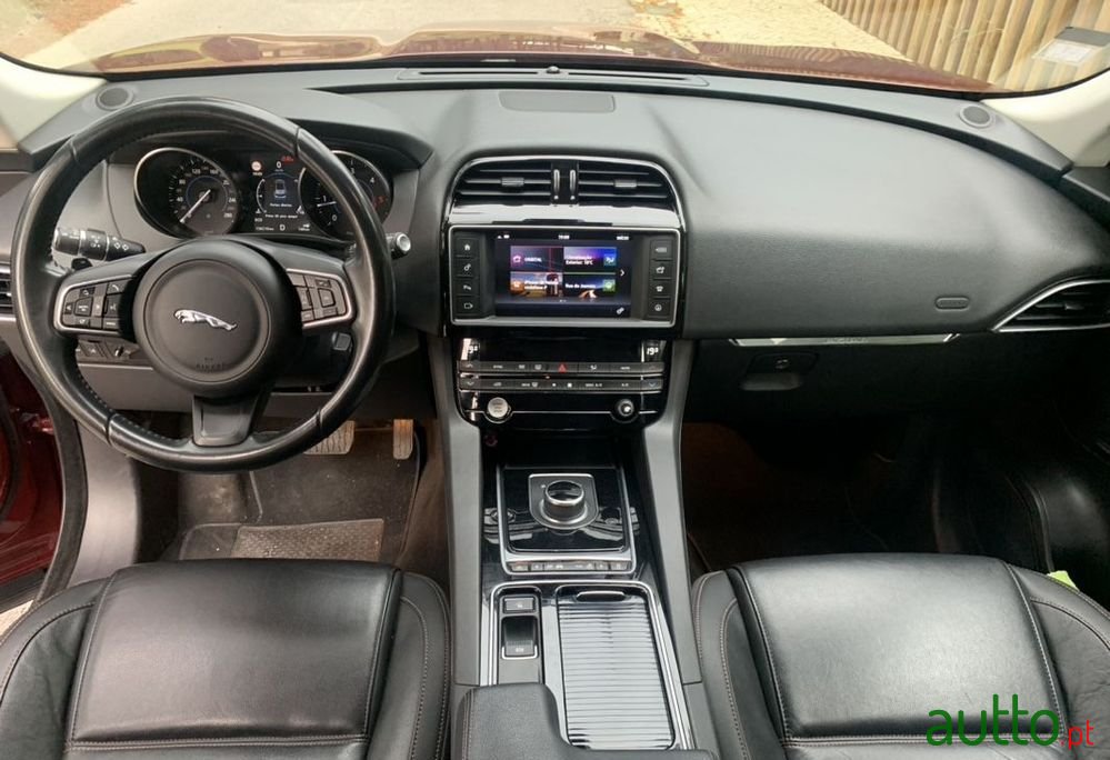 2016' Jaguar F-Pace photo #6