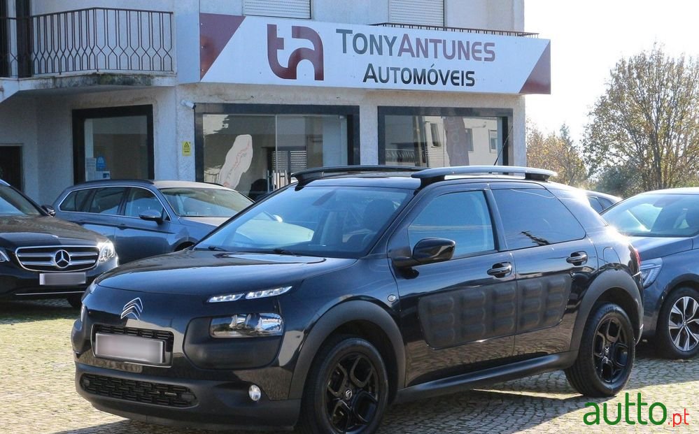 2018' Citroen C4 Cactus photo #1