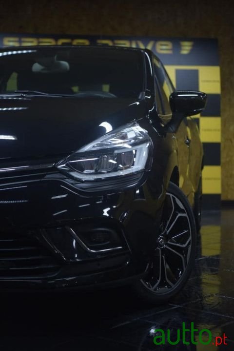2018' Renault Clio photo #2