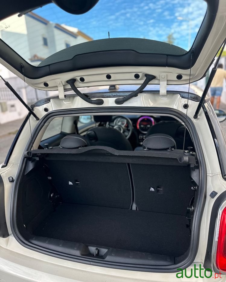 2015' MINI One 3 Portas photo #6
