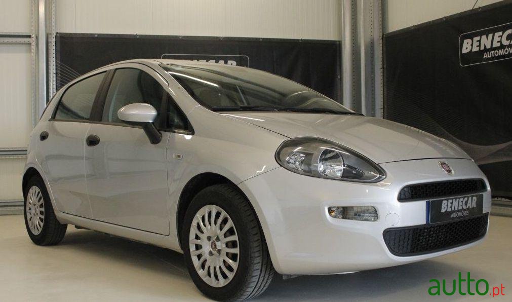 2014' Fiat Punto 1.3 Multijet photo #2