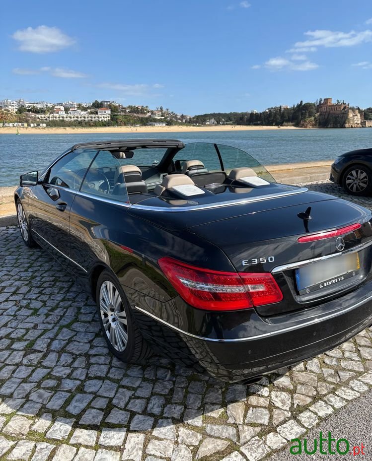 2010' Mercedes-Benz Classe E photo #2