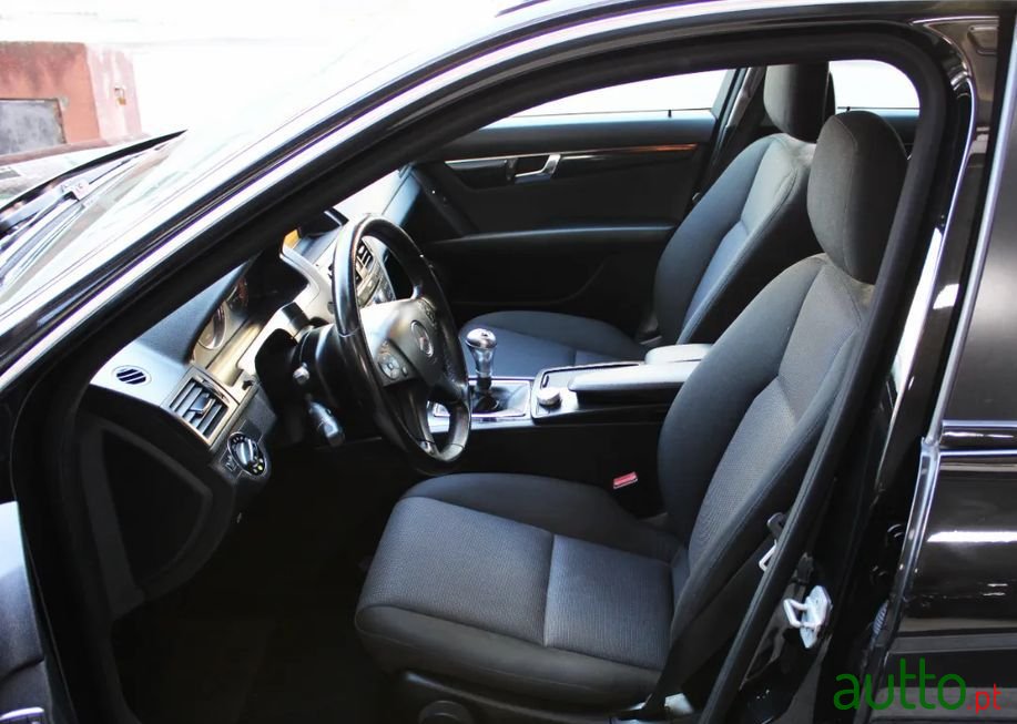 2008' Mercedes-Benz C-220 photo #6