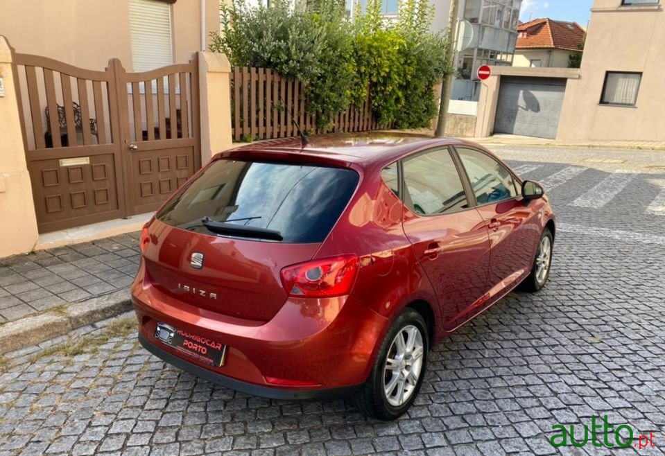 2010' SEAT Ibiza photo #3