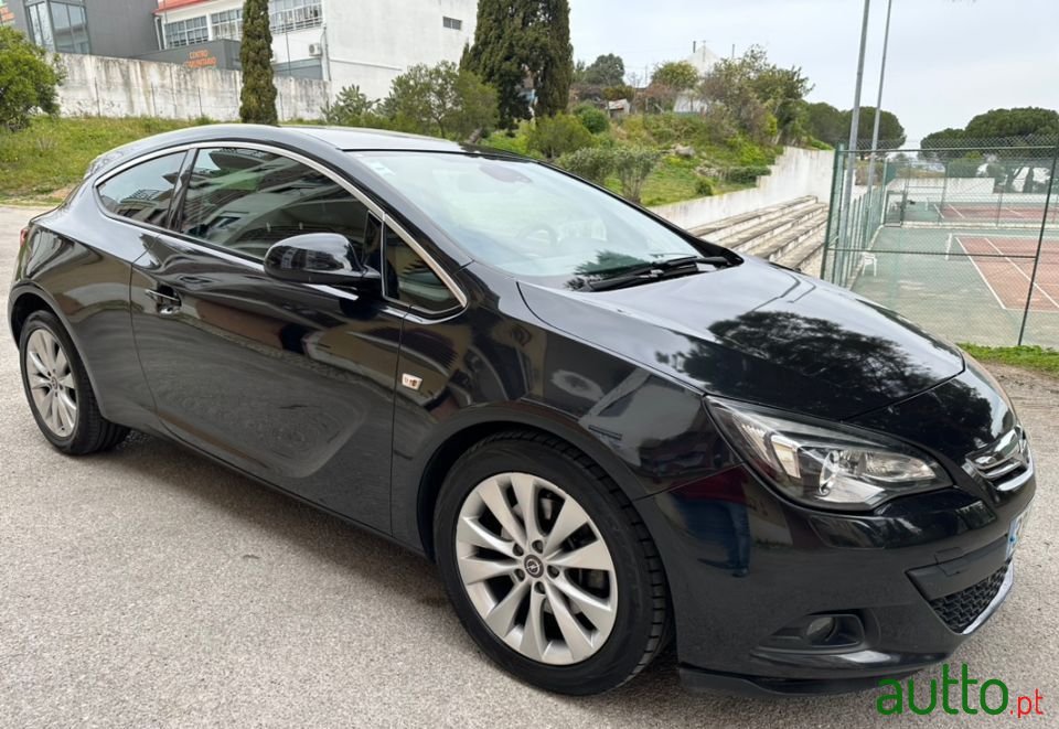 2012' Opel Astra Gtc photo #1