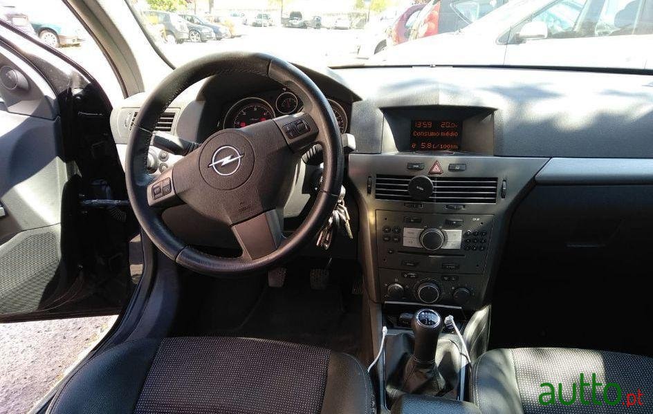 2006' Opel Astra Caravan photo #2