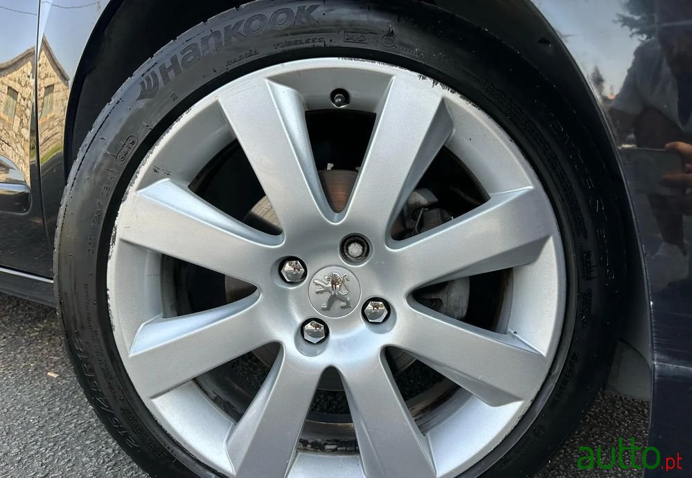 2012' Peugeot 5008 photo #3