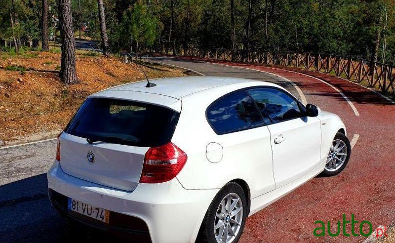 2011' BMW 120 Pack M photo #2