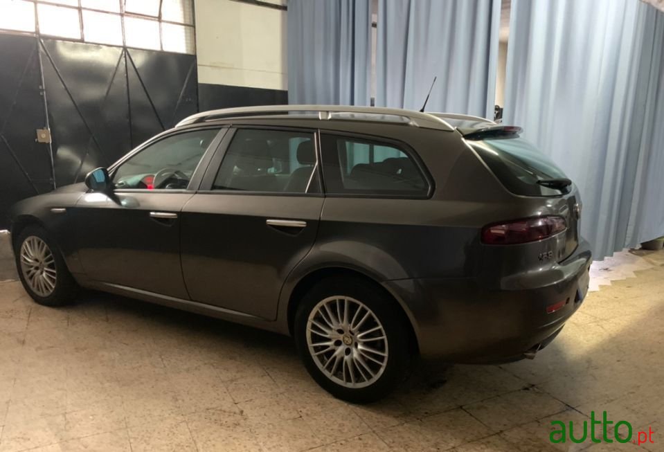 2010' Alfa Romeo 159 Sportwagon photo #3