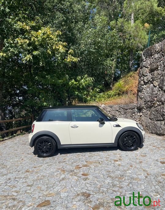 2009' MINI Cooper photo #3