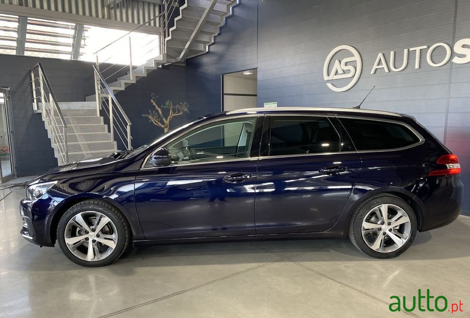 2020' Peugeot 308 Sw photo #2