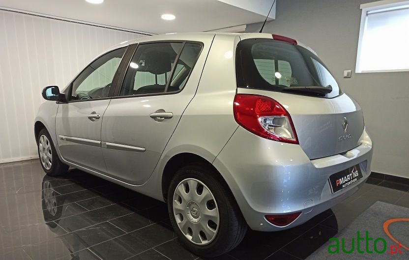 2009' Renault Clio photo #5