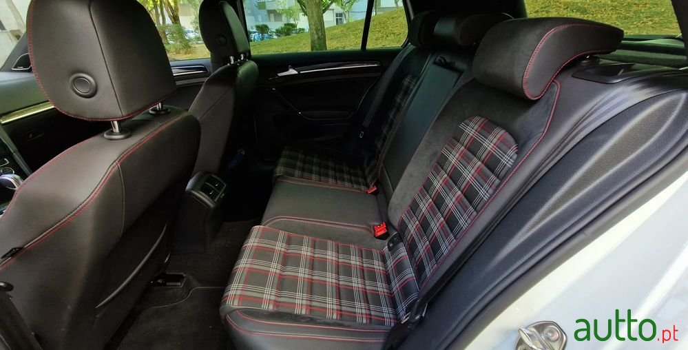 2014' Volkswagen Golf photo #4