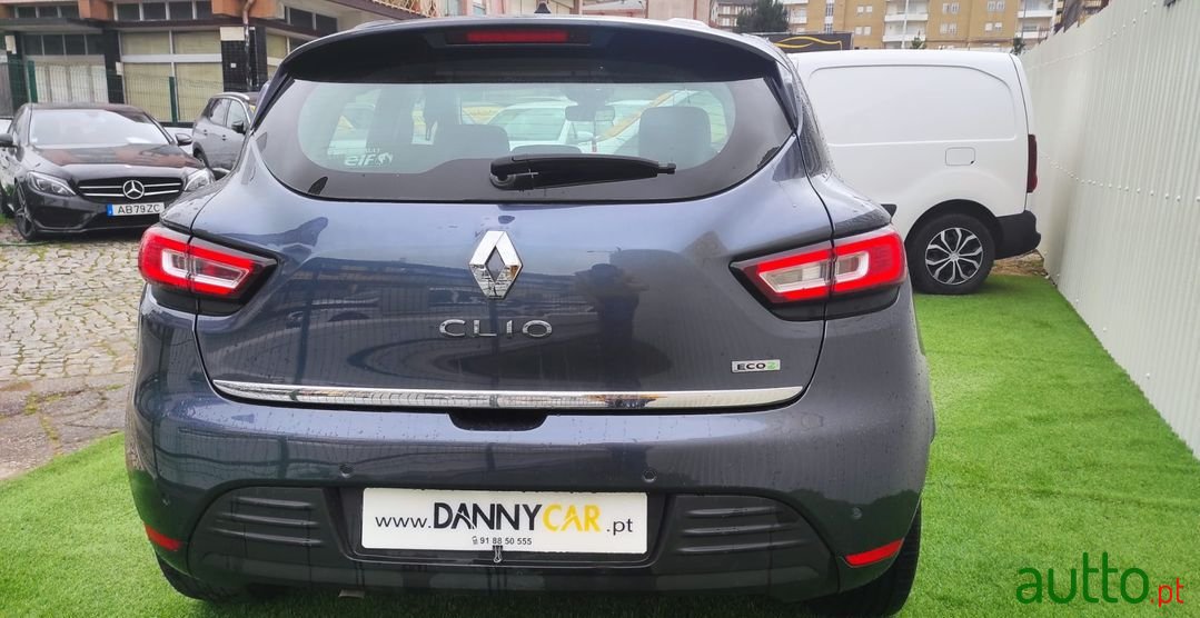 2017' Renault Clio Sport Tourer photo #3