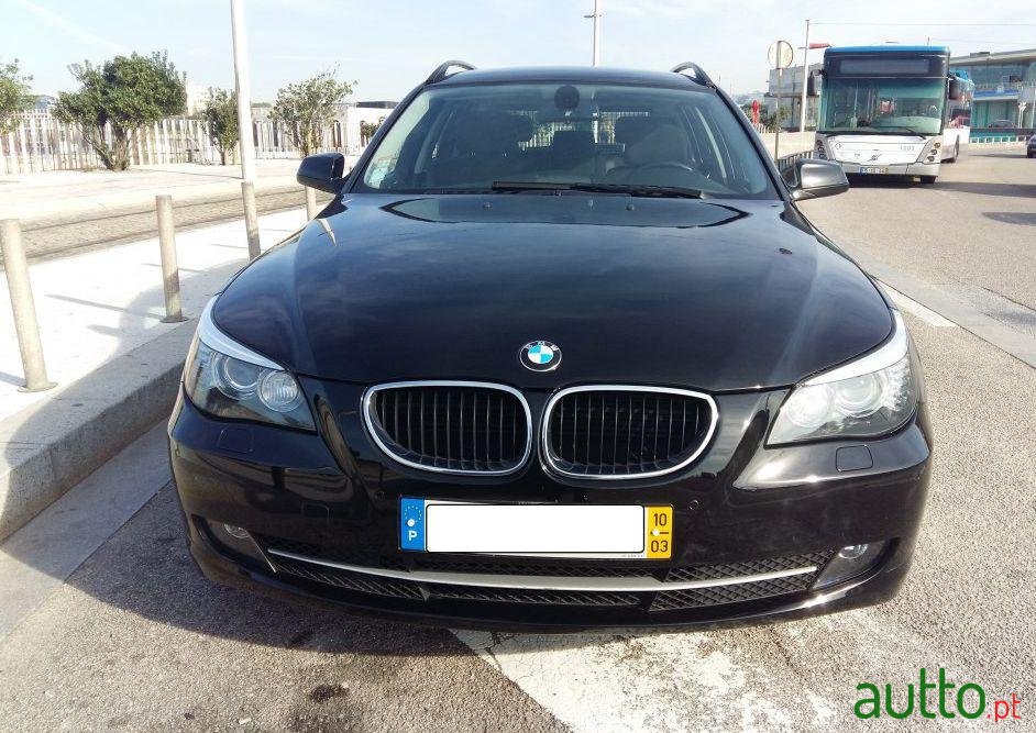 2010' BMW 520 D Touring photo #2
