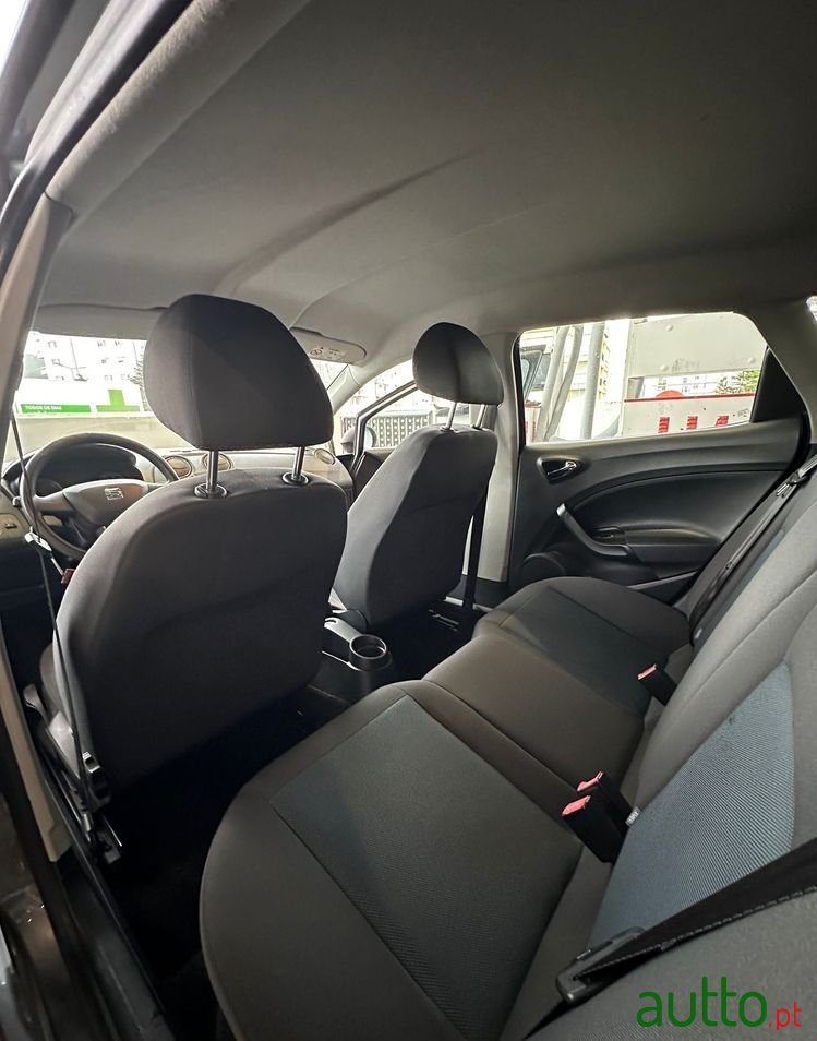 2015' SEAT Ibiza photo #5