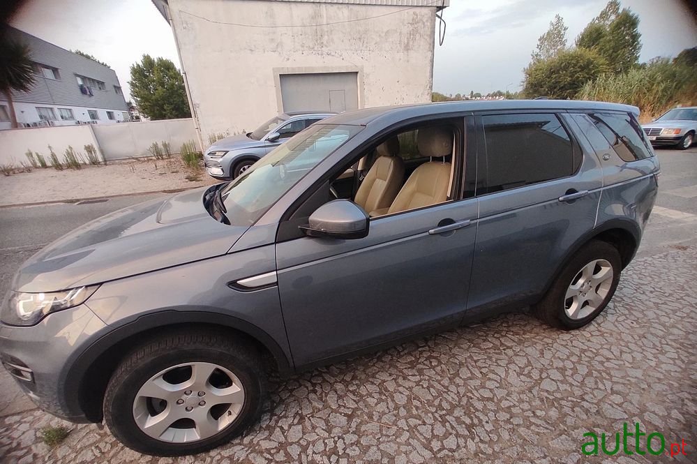 2019' Land Rover Discovery Sport photo #6